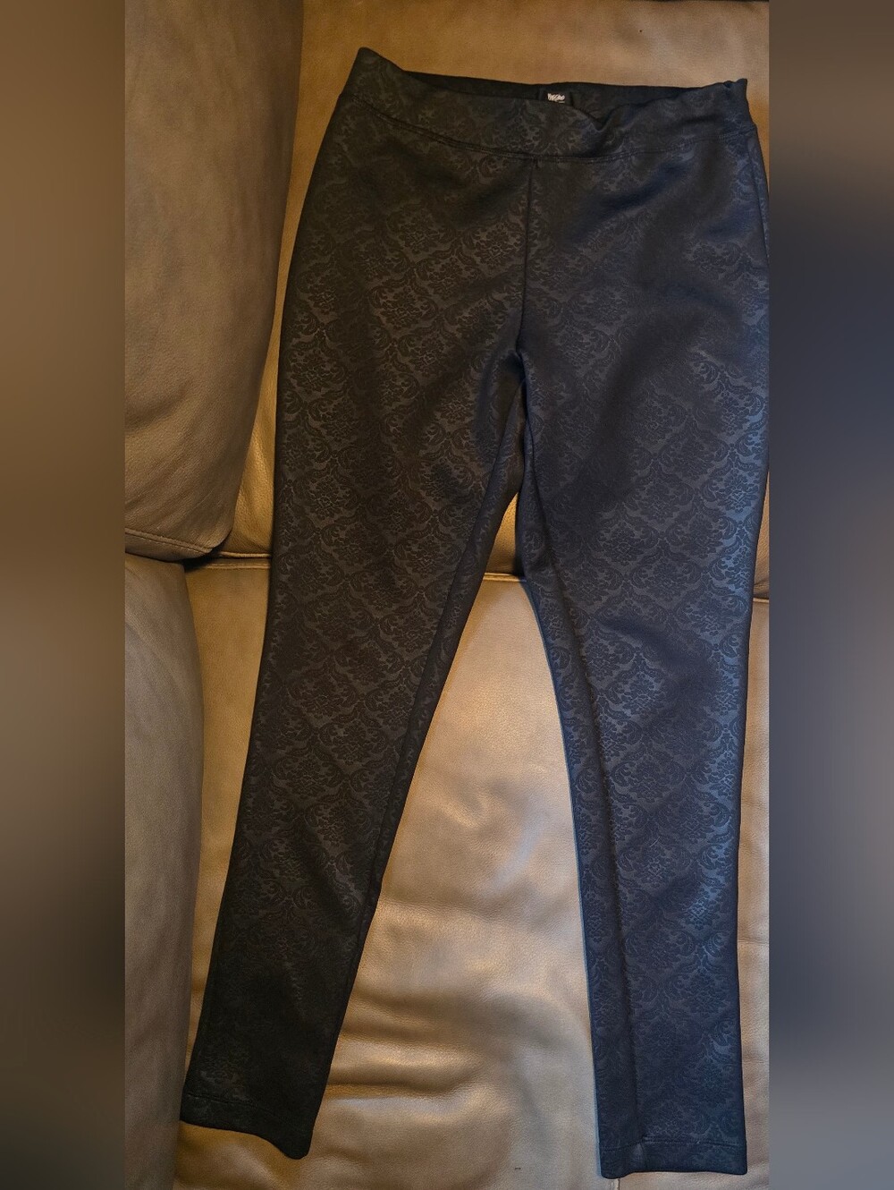 Classic Black Damask-Print Stretch Leggings